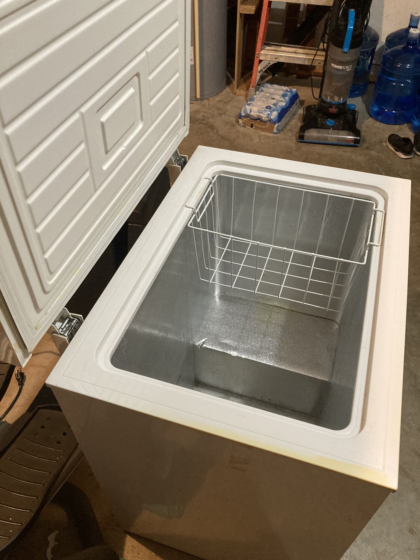 5.1 chest freezer Kenmore / Pending Pickup