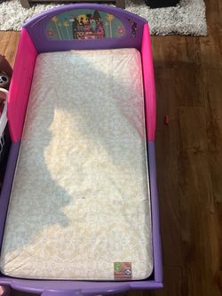 Toddler bed