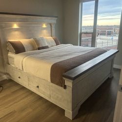 🔥 King Size Bed + Premium Hybrid Mattress — LIKE NEW! (Only 30 Days Old) — $1,700 OBO — PRICED TO SELL FAST 🔥