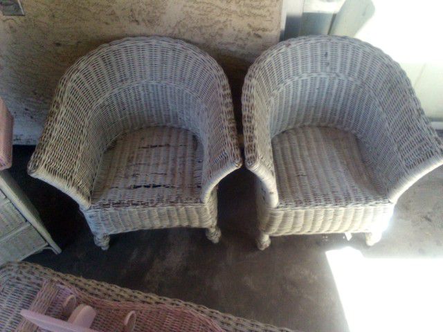 2 Wicker CHAIRS Patio Outdoor Chair Furniture Vintage Shabby Chic 