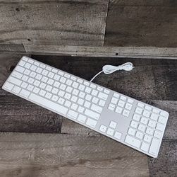 Apple Extended Keyboard with Numeric Keypad and 2 USB Slots