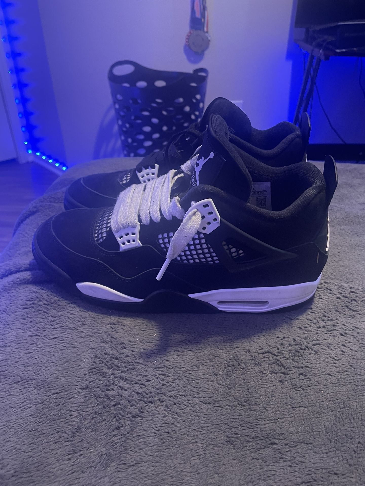 Air Jordan 4 Retro ‘White Thunder’ READ DESCRIPTION