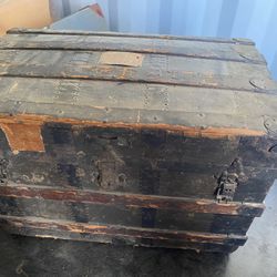 Treasure Chest like trunk -  antique