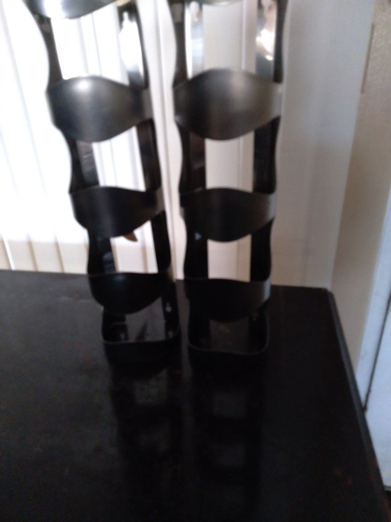 2 Wall Mount Wine Bottle Holders 4 Bottles Each .