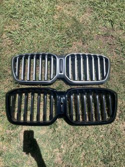 2022~2024 BMW X4 X3 OEM Gloss Black / Silver Front Center Grille w/Camera Hole
