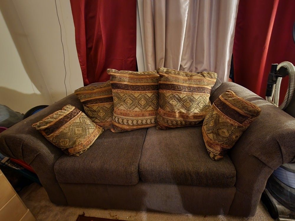 QUICK SALE: COUCH AND LOVESEAT SET
