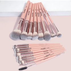 18 Piece Professional Makeup Brushes “Free Brush Holder”