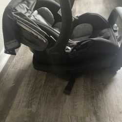Evenflo Car seat (newborn/infant)