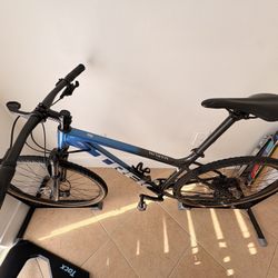 Trek Marlin 8 Mountain Bike 700c Derailleur Disc Flat Bar Aluminum Blue/Black
