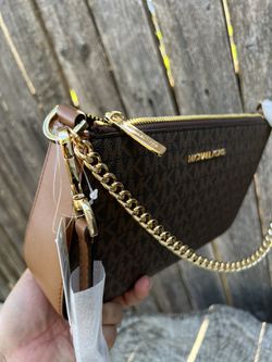 Michael Kors Daniela Large Saffiano Leather Crossbody Bag for Sale in  Arlington, TX - OfferUp