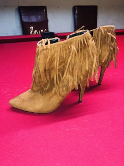 Size 8.5 suede boots