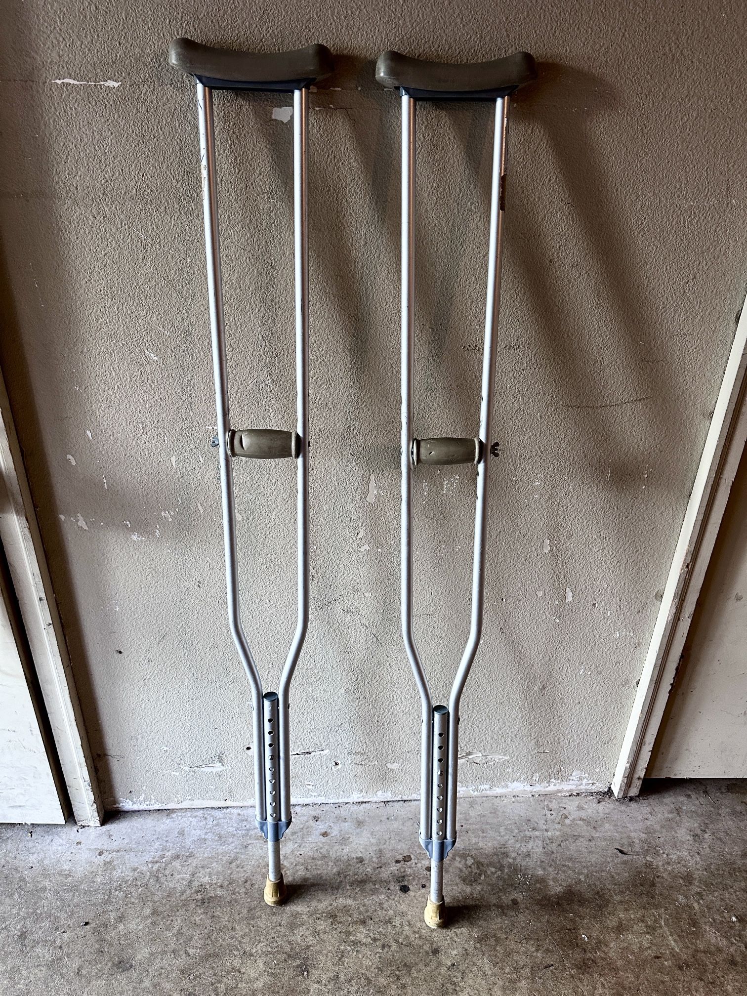 Crutches For Free 