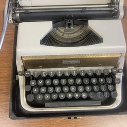 Vintage Underwood Quiet Tab De Luxe Manual Typewriter with Case – Working – Retro
