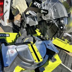 9 Amp Corded 7-1/4 in. Compound Miter Saw Firm 70$ 