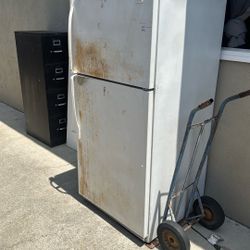 Refrigerator 