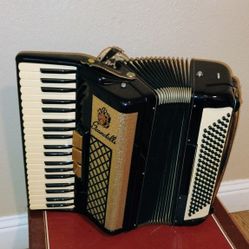 Acordeon 41 Teclas 3 Registros Y 120 Bajos. Scandalli Accordion