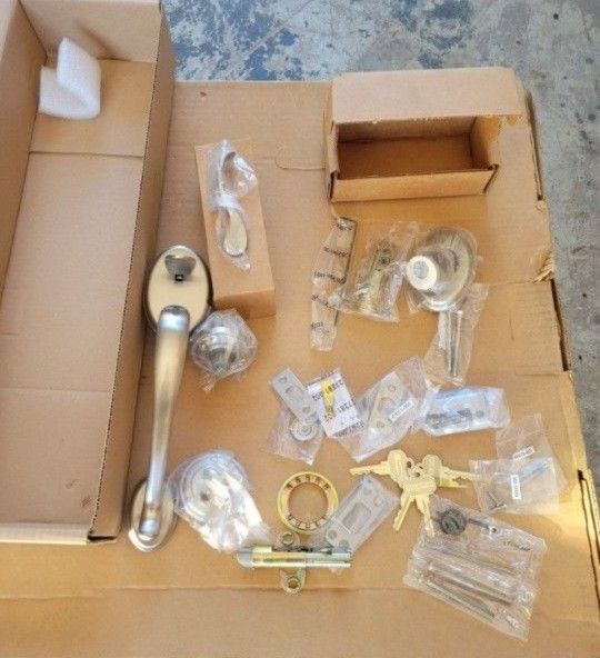 New Baldwin Reserve Columbus Single Cylinder Satin Nickel Handleset w/ Curve Left-Handed Door Lever Traditional Round Rose. Retails  $205 With  Taxes!