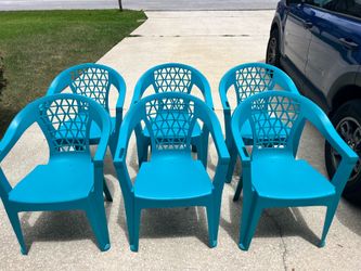 Stackable resin chairs