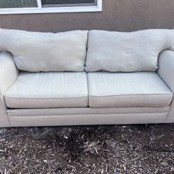 Pull out couch bed