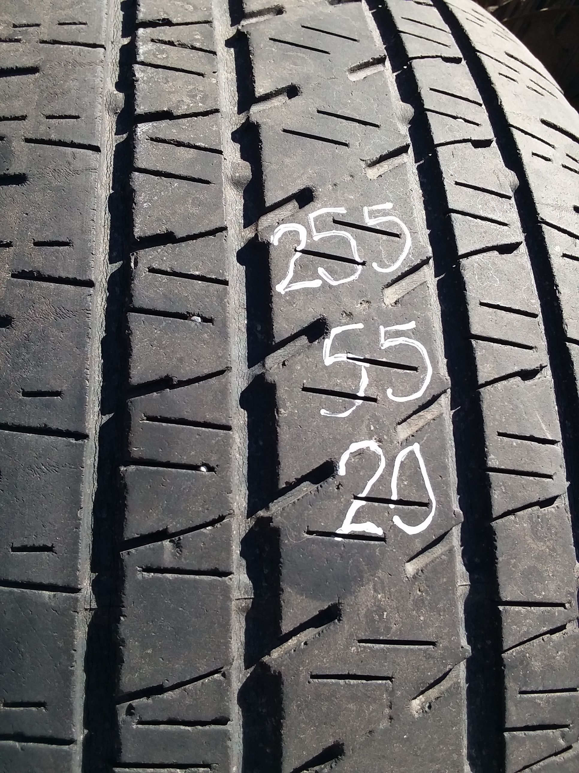 255 55 20 one good Bridgestone tire