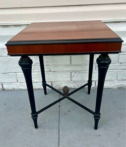 Beautiful Late 20th Century Bombay Company Side Table. L20xD20xH23”