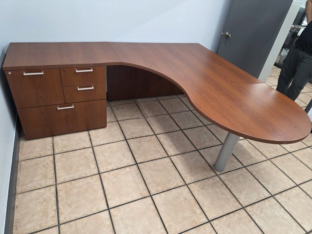 NICE USED OFFICE FURNITURE,  EXECUTIVE DESK ONLY $395 GABLES OFFICE FURNITURE 