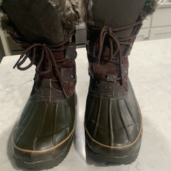 Women Bass snow boots size 10