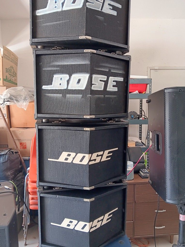 4 Bose Speakèrs