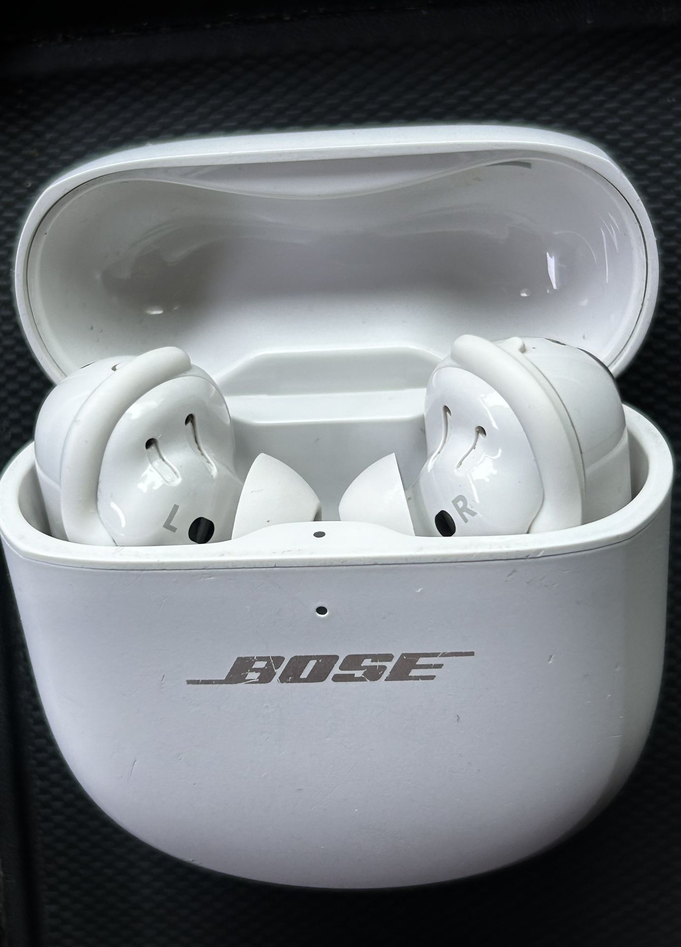 Quiet Comfort Ultra Noice Cancellation Bose Earbuds Earphones