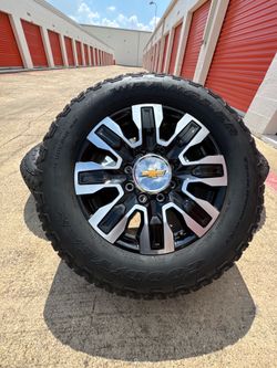 20s Chevy gmc 2500 Oem New 8x180 Rims Rines Wheels And tires 8lug