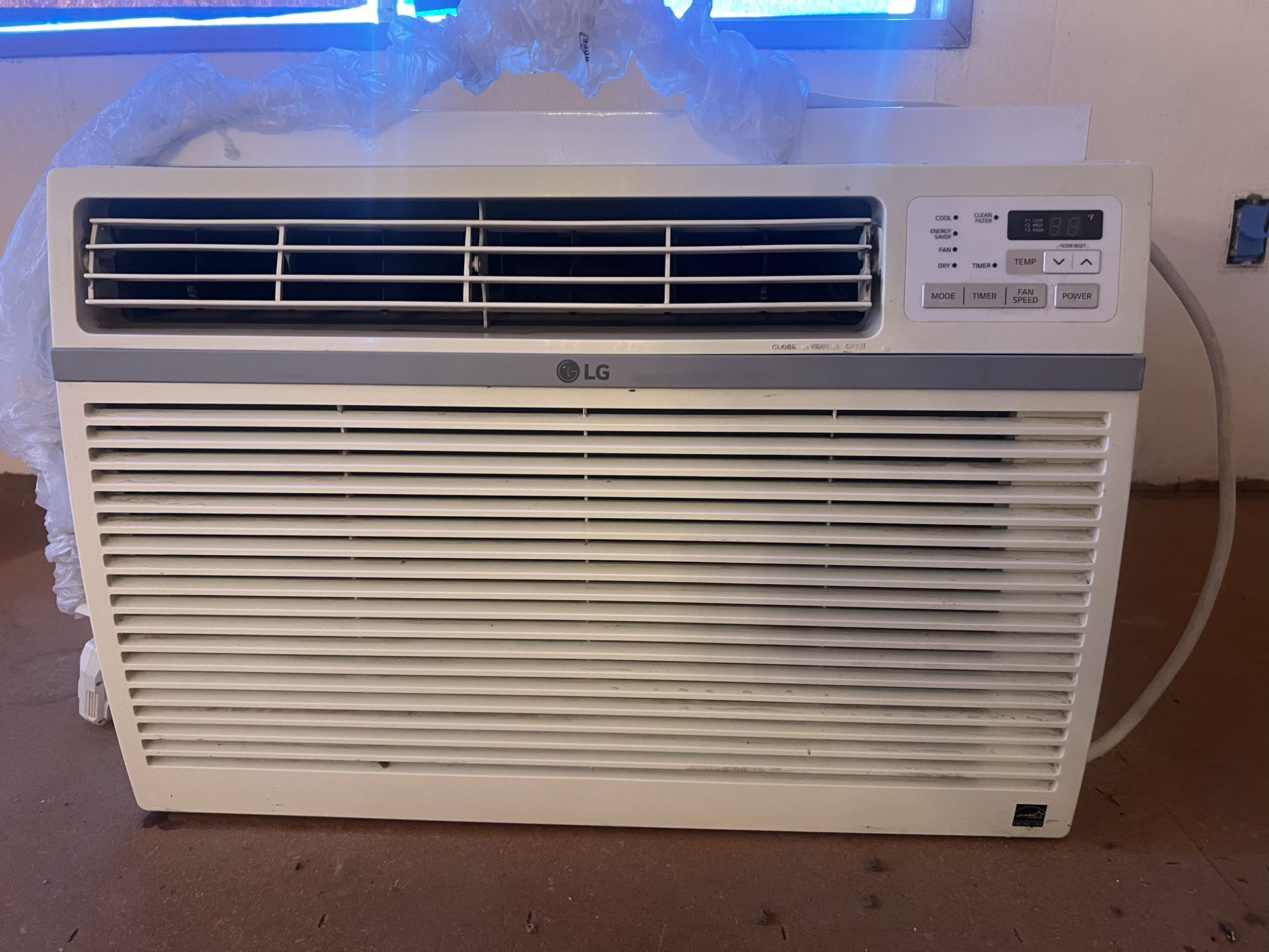 LG Window Air Conditioner 15000 Btu, 115 V
