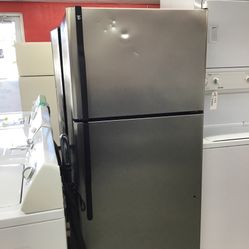 GE 18 Cu Ft Top And Bottoms Black And Stainless Steel Fridge. 1 year Warranty 
