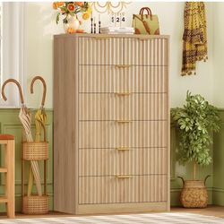FURNITURE: Tall dresser/Comoda