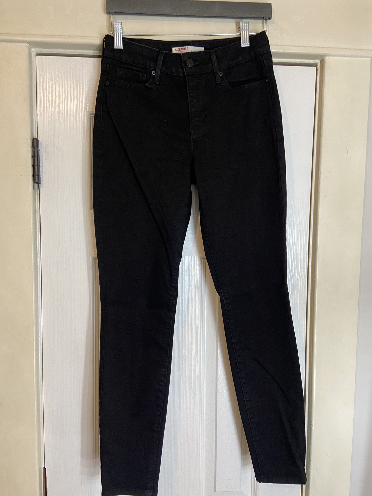 Woman’s mid-rise skinny jean