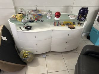 High Gloss Dresser Trade For Paddle board 