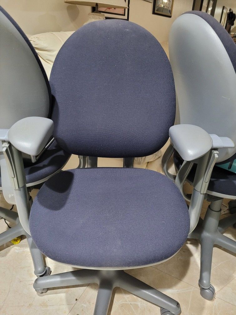 Steelcase Desk Chairs -  Best Offer 6 Available