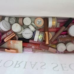 Makeup Maquillaje $1 Each
