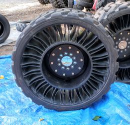 12N16.5 NHS Michelin, Tweel Skid Steer Tire/Wheel/Rim - No Flat
