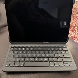 Ipad Pro with Logitech keyboard and Apple Pencil