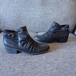 Baretraps women's black side zip block heel ankle boots size 7.5M