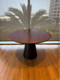 Round Walnut Dining Table – Excellent Condition