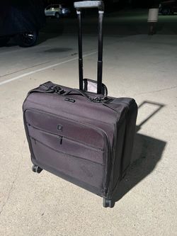 Victorinox Lexicon Dual-Caster Garment / Luggage Bag Case with Wheels