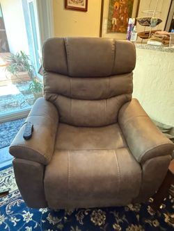 Morgan Hill Triple Power Lift Recliner
