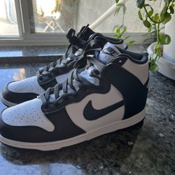 Panda Dunks Women’s 9.5