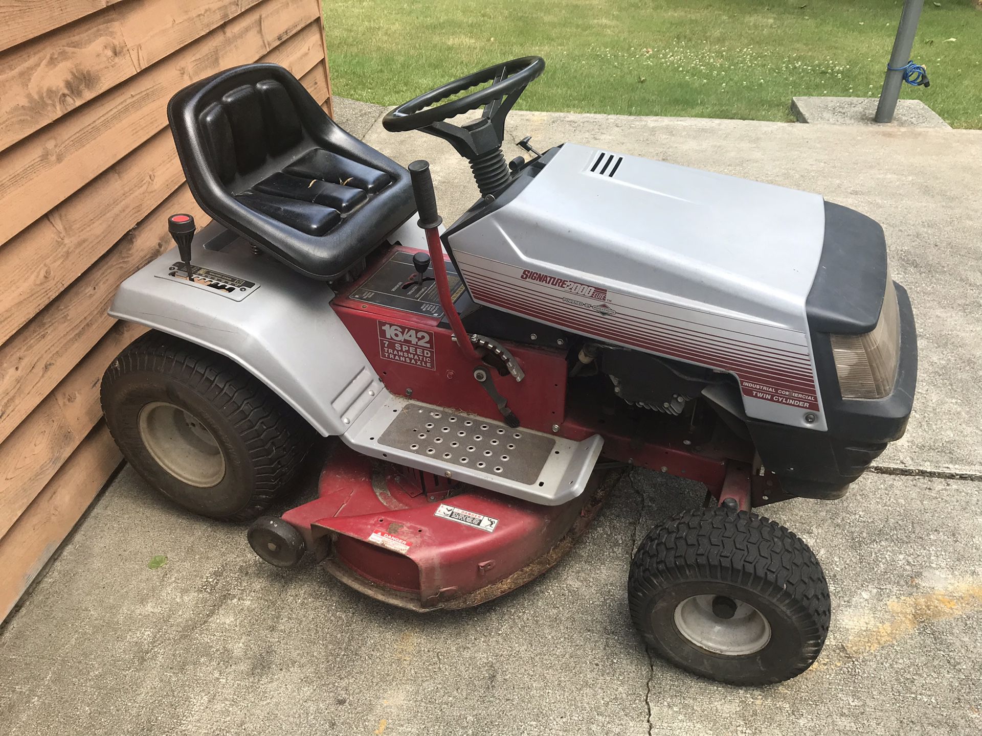 Riding Lawn Mower / Tractor