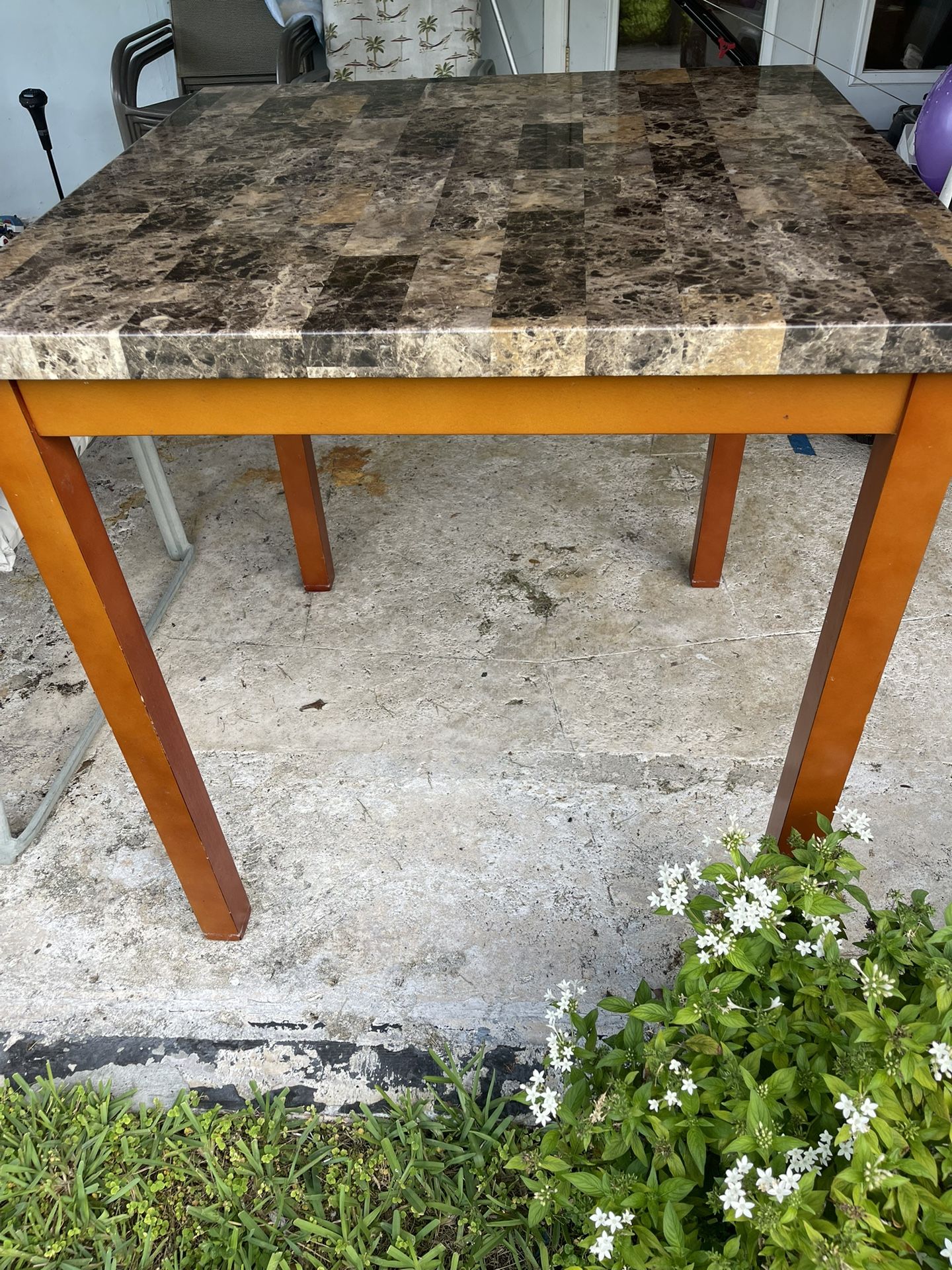 El Dorado Dining Table