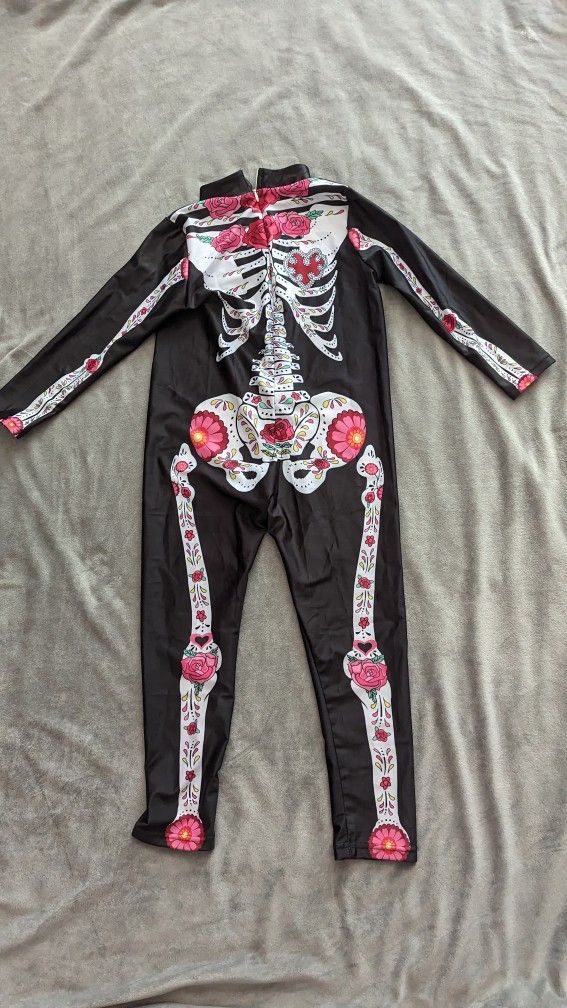 Girls Halloween Skeleton One Piece Suit Size Small (4/5)

BRAND NEW.
