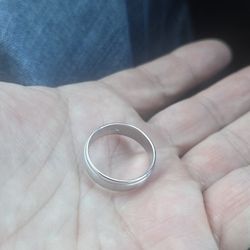 White Gold 10k weddingring. 4.1 Grams