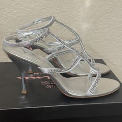 Womens Used New York nina Open Toe Silver High Heels Size 8