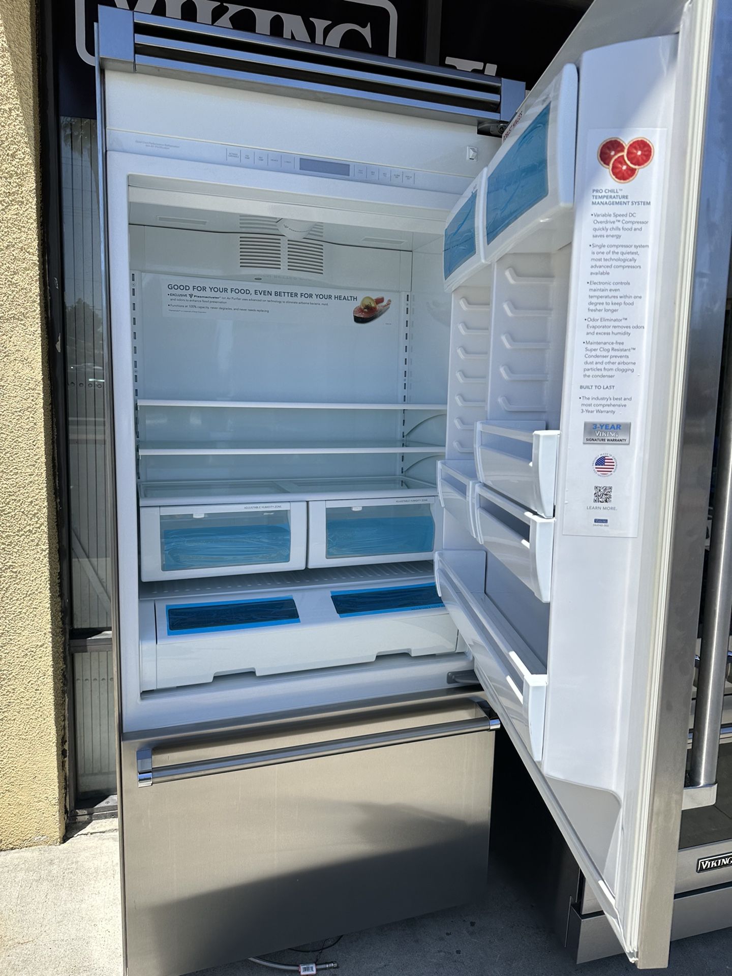 VIKING PROFESSIONAL BUILT IN 36 INCH FRIDGE AND GAS VIKING STOVE for